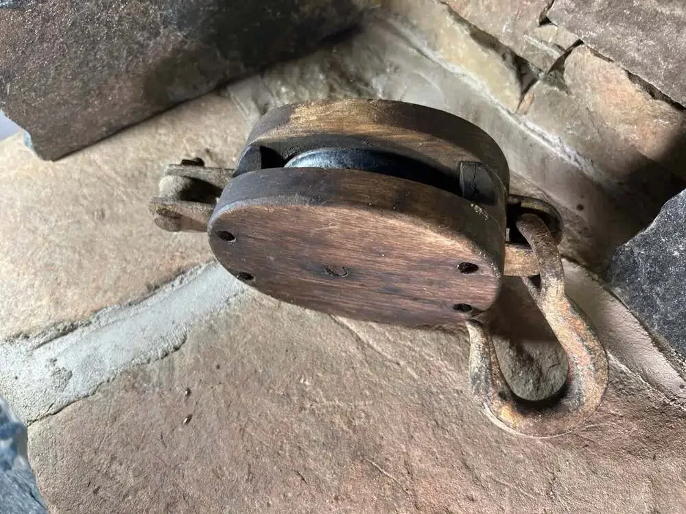 Antique Barn Farmhouse Wooden Metal Pulley Decor Steampunk READ